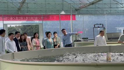 程萍校長(zhǎng)帶隊(duì)走訪(fǎng)現(xiàn)代農(nóng)業(yè)企業(yè)